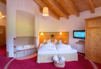 Familotel Kaiserhof - Families only has Balcony rooms