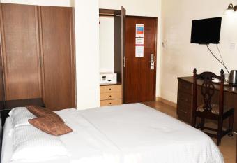 Jamia Central Hotel has rooms with a private hot tub