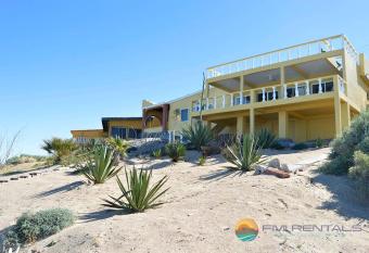 Casa Pelicano has Balcony rooms