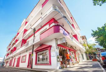 Suites Plaza del Rio - Family Hotel Malec  n Centro has Balcony rooms