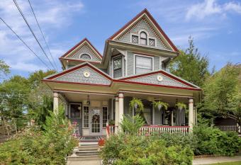 The Inn on Holly B&B has Balcony rooms