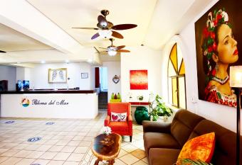 Hotel Paloma del Mar allows 18 year olds to book a room