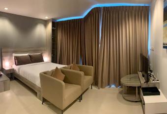 Grandblue Condominium#702 Seaview TopFloor MaePim Rayong has Balcony rooms