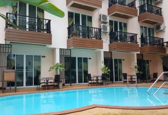 Manee Cool Mueang has Balcony rooms