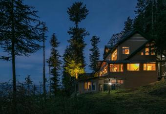 StayVista at The Corner House has Balcony rooms