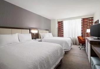 Hampton Inn & Suites San Jose Airport has Balcony rooms