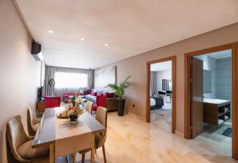 Avenue Suites & Appart Hotel Deluxe allows 18 year olds to book a room