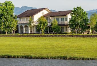 Deja Vu B&B has Balcony rooms