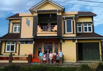 TriDwi Homestay allows 18 year olds to book a room