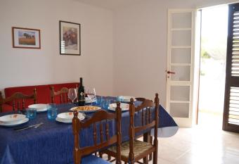 Apt 7 Posti Vicino Spiaggia has Balcony rooms
