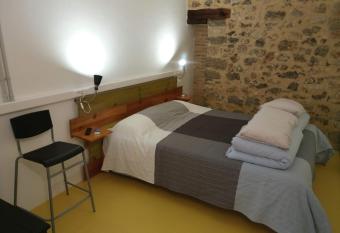 Mayor 17 Apartamento 2 allows 18 year olds to book a room
