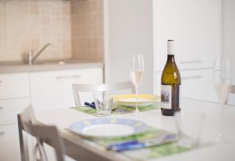 DIVIAN APARTMENTS allows 18 year olds to book a room