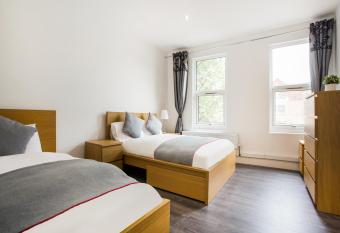 Broadway Inn allows 18 year olds to book a room