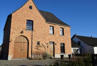 Gastenverblyf Heerlyck Huys allows 18 year olds to book a room