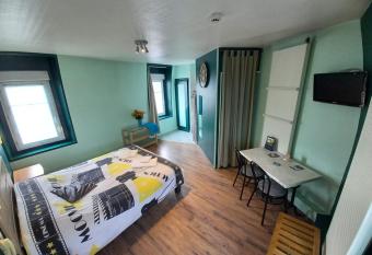 Le Terminus fasthotel soissons centre allows 18 year olds to book a room