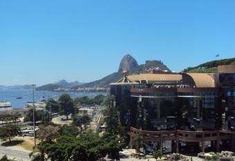 Apartamento Botafogo Beach allows 18 year olds to book a room