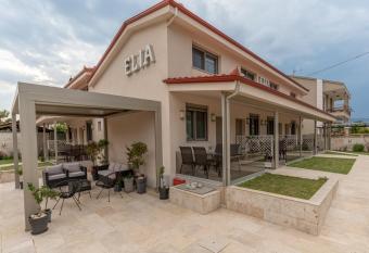 Elia Luxury Apartments has Balcony rooms