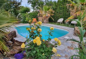 La Placeta Guesthouse has Balcony rooms