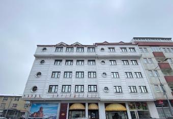 Hotel Kent Ani allows 18 year olds to book a room