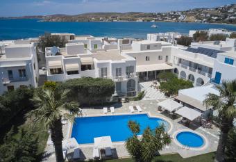 Polos Hotel Paros allows 18 year olds to book a room