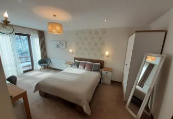 Nobila Sinaia allows 18 year olds to book a room