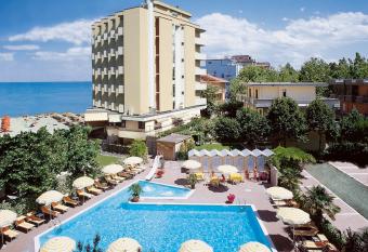Hotel Colorado Cesenatico has Balcony rooms