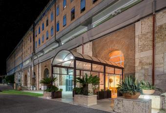 Villa Eur Parco Dei Pini allows 18 year olds to book a room