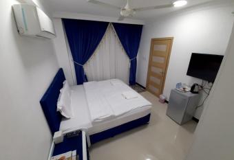 Al Rayyan Hotel Apartments Muscat allows 18 year olds to book a room