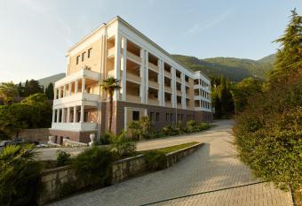 Old Gagra Hotel has Balcony rooms