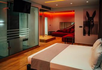 Pines Hotel has rooms with a private hot tub