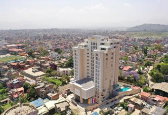 Hotel Crowne Imperial allows 18 year olds to book a room