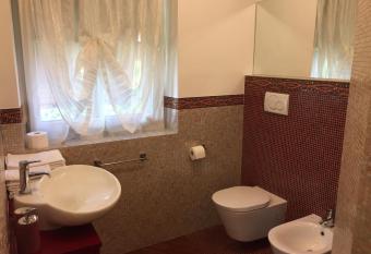 DAD HOME has Balcony rooms