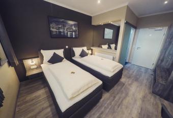 Mey Hotel allows 18 year olds to book a room