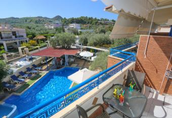 Philoxenia Village Hotel-Studios has Balcony rooms