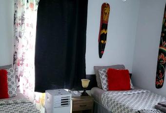 Quiet cozy apartment next to highway wifi+netflix has Balcony rooms