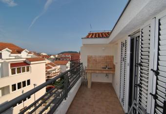 Rossa Apartments has Balcony rooms