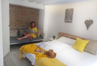 La casita del Laurel, casa entera, wifi has Balcony rooms