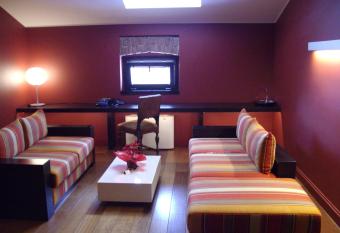 Kokoshkovata Boutique House has rooms with a private hot tub