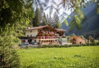 Hotel-Gasthof Waldcaf   has Balcony rooms