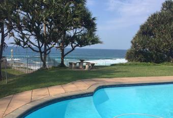 9 Casablance Ballito~Beach on your doorstep. allows 18 year olds to book a room