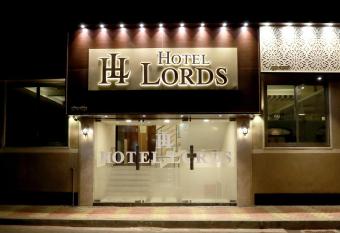 Hotel Lords, Fort allows 18 year olds to book a room