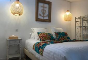 L Estrambord de Camargue allows 18 year olds to book a room