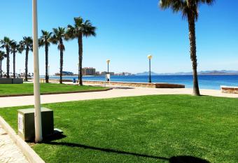 Rentyplus 251 Villa Frente Marino allows 18 year olds to book a room