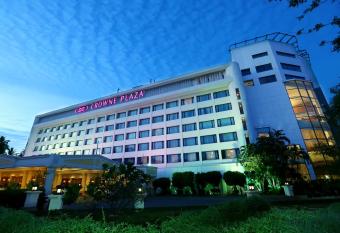 Crowne Plaza Chennai Adyar Park, an IHG Hotel has Smoking rooms