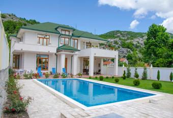 Villa Ramonte has Balcony rooms