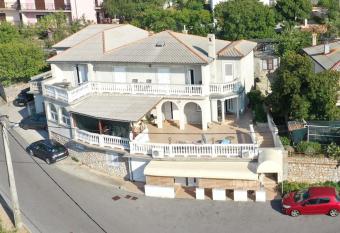 Apartments and room Suza has Balcony rooms