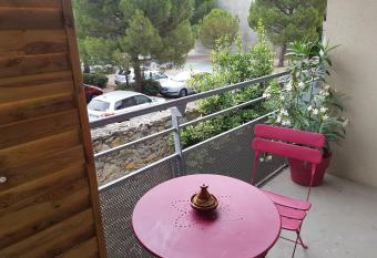 Studio terrasse cosy Arles Luma has Balcony rooms