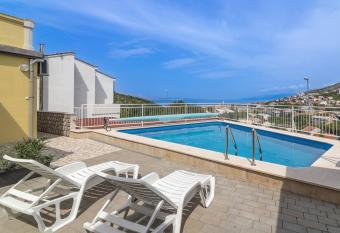 Apartments Zora has Balcony rooms