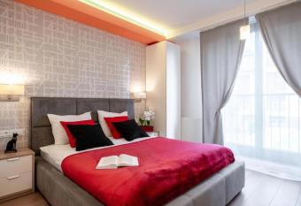 Art Apart River View Wroc  aw allows 18 year olds to book a room