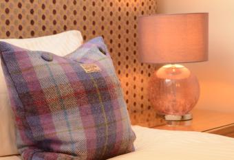 Torlinnhe Guest House allows 18 year olds to book a room